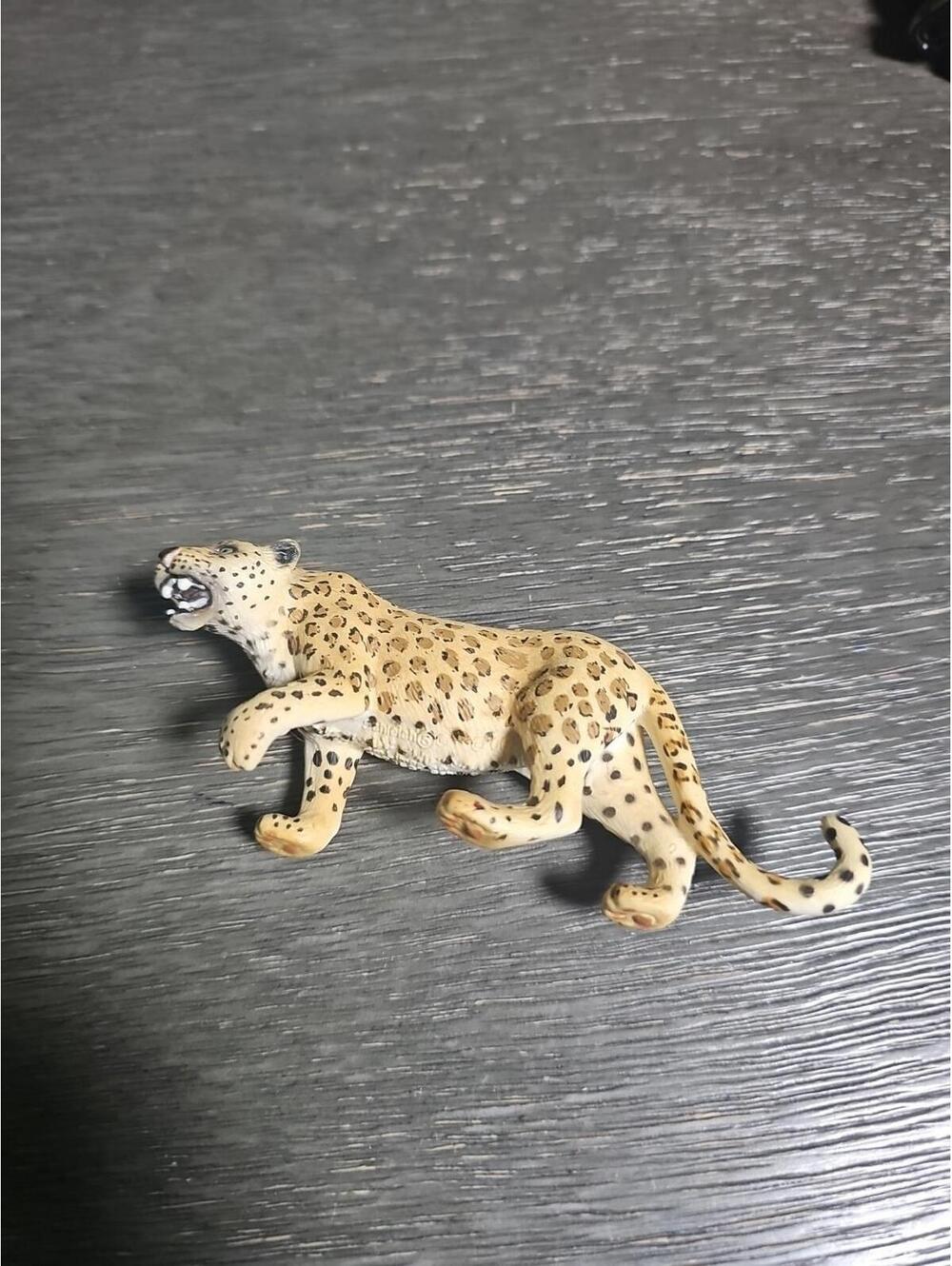 Schleich RETIRED 2006 Crouching Cheetah Figurine Figure Hunting Plastic Toy